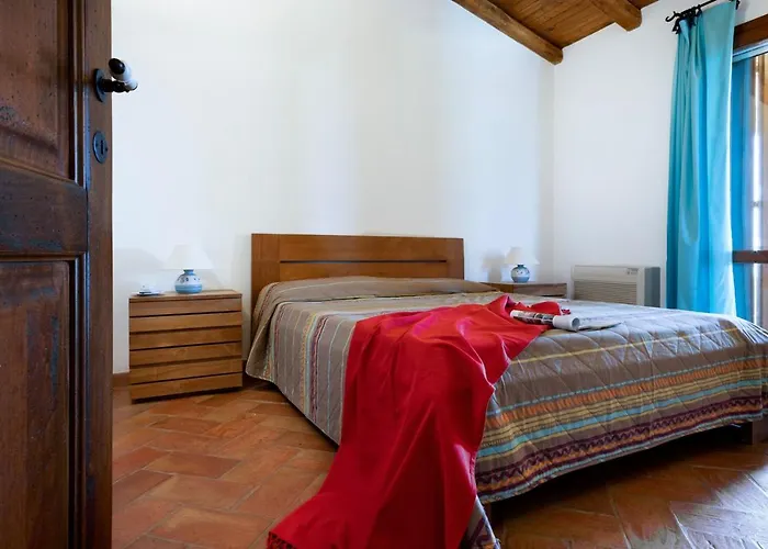 Ida Isuledda * San Teodoro (Sardinia)